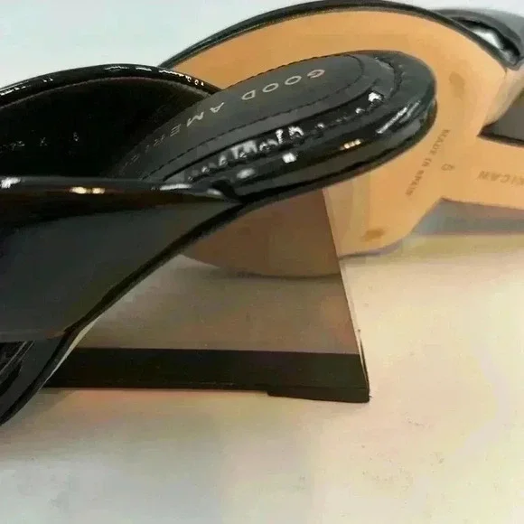 🆕 NWT, Good American shoe bag and box size 5 black patent leather thong … - Picture 8 of 12